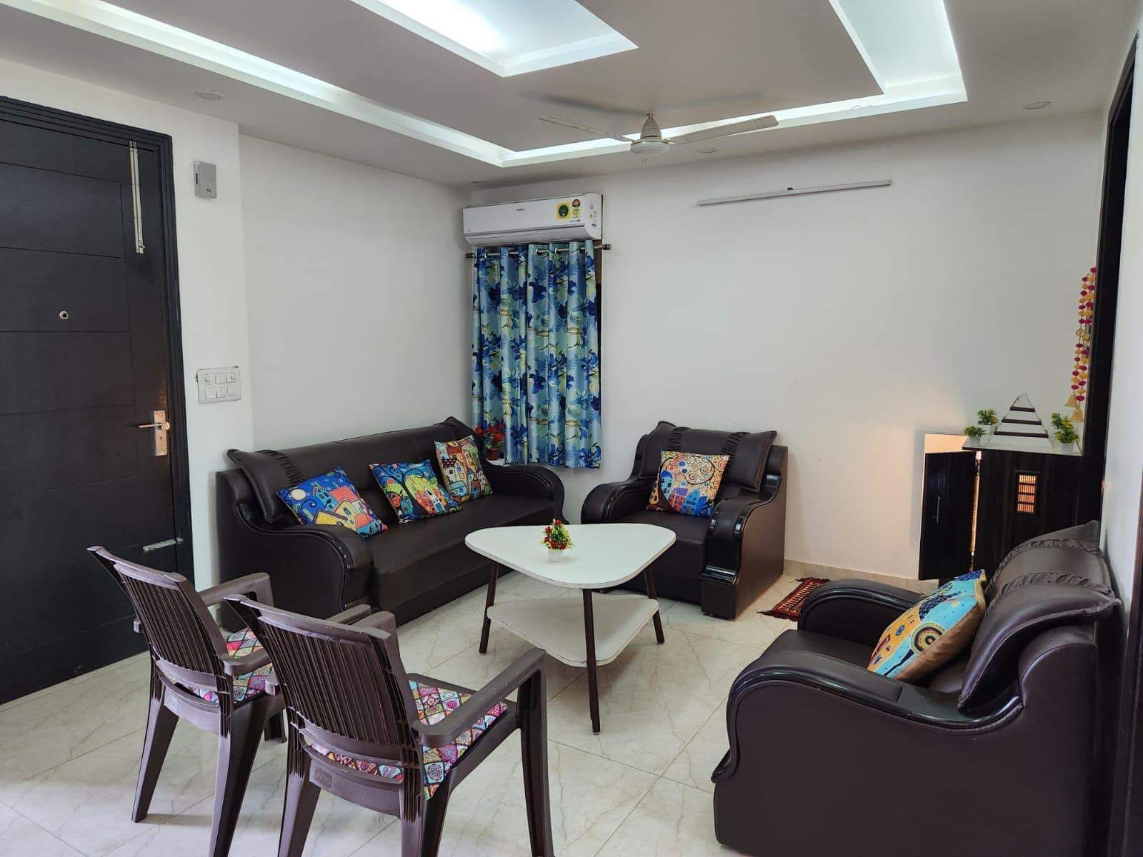 3 Bed/ 3 Bath Rent Apartment/ Flat, Furnished for rent @South Delhi, Chatterpur enclave phase 2 delhi