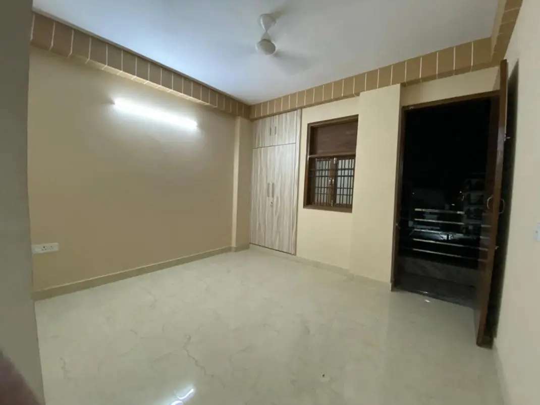 3 Bed/ 3 Bath Rent Apartment/ Flat, Semi Furnished for rent @South Delhi chhattarpur enclave phase 2 Delhi