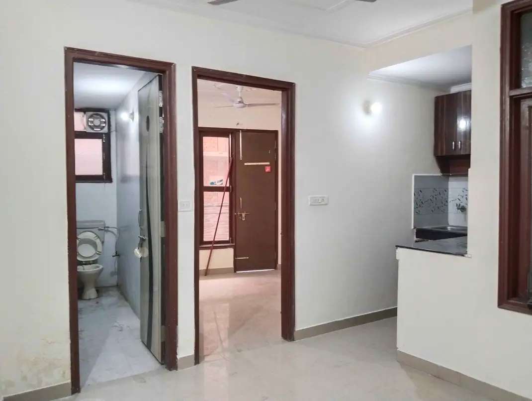 1 Bed/ 1 Bath Rent Apartment/ Flat, Semi Furnished for rent @Saket delhi 