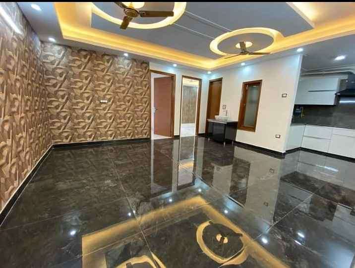 3 Bed/ 3 Bath Rent Apartment/ Flat, Semi Furnished for rent @Saket new delhi
