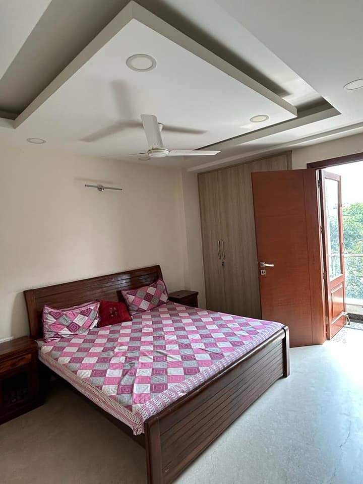 3 Bed/ 3 Bath Rent Apartment/ Flat, Semi Furnished for rent @Shivalik,New Delhi