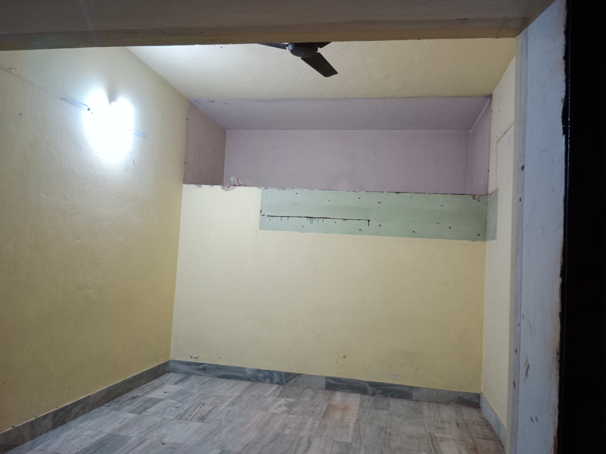 Rent Office/ Shop, 200 sq ft carpet area, UnFurnished for rent @Kharvel nagar 