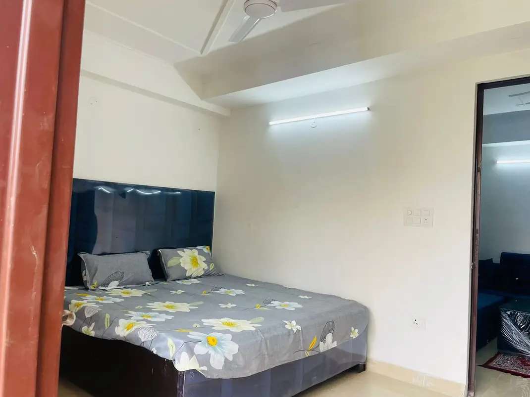 1 Bed/ 1 Bath Rent Apartment/ Flat, Furnished for rent @Saket new delhi 