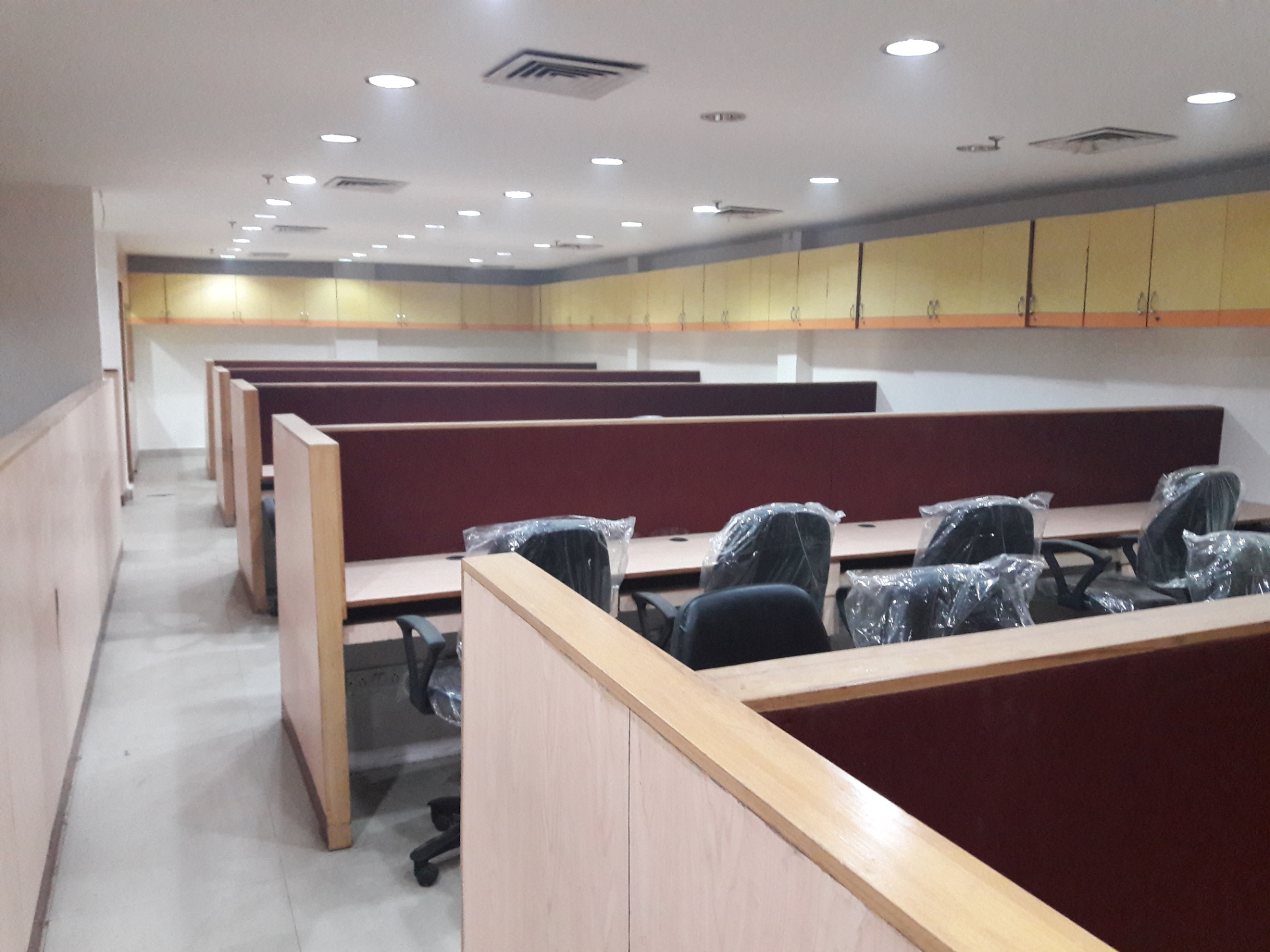 Rent Office/ Shop, 8000 sq ft carpet area, Furnished for rent @Sector 6 Noida