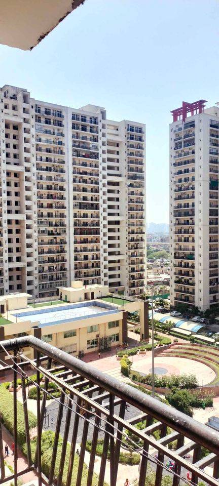 3 Bed/ 3 Bath Rent Apartment/ Flat; 1,620 sq. ft. carpet area, Semi Furnished for rent @Antriksh Golf view 1 sec 78 Noida