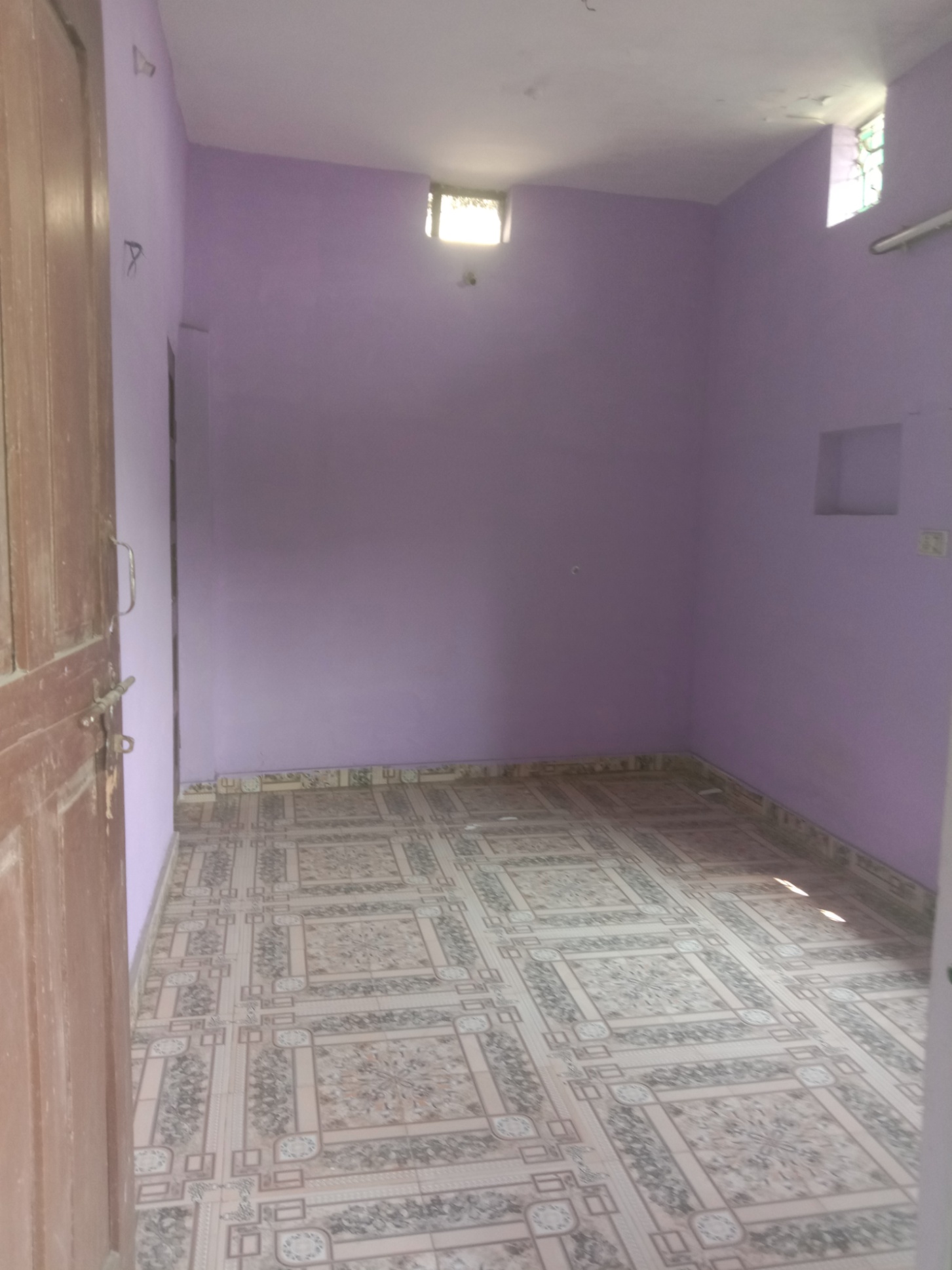 1 Bed/ 2 Bath Rent Apartment/ Flat; 1,300 sq. ft. carpet area, UnFurnished for rent @Telibandha 