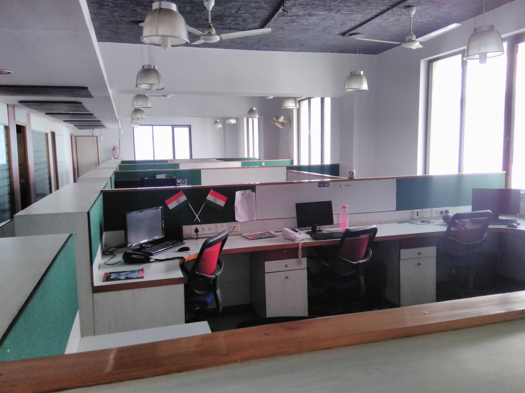 Rent Office/ Shop, 2750 sq ft carpet area, Furnished for rent @Sector 2 Noida