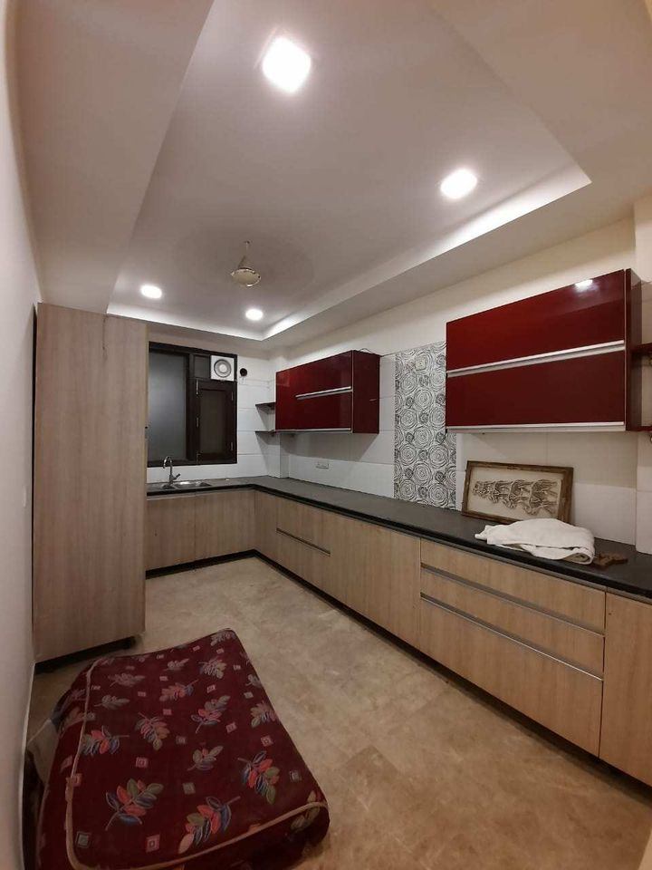 4 Bed/ 4 Bath Rent Apartment/ Flat, Semi Furnished for rent @Saket new delhi