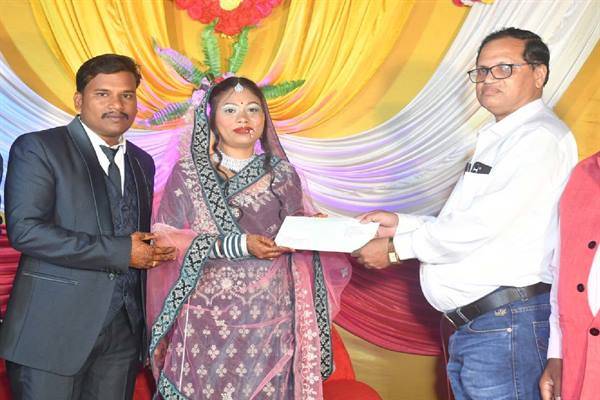 Neelima Bhoyar gets the gift of appointment letter at the wedding reception