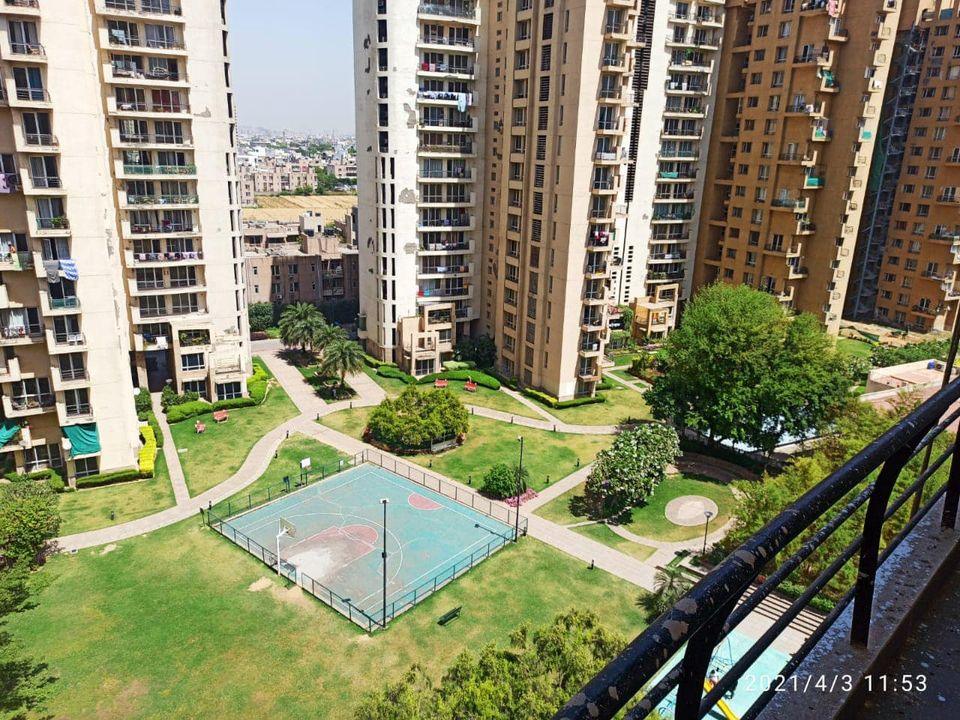 3 Bed/ 3 Bath Rent Apartment/ Flat, Semi Furnished for rent @Unitech escape Nirvana country  Sector 50 Gurugram