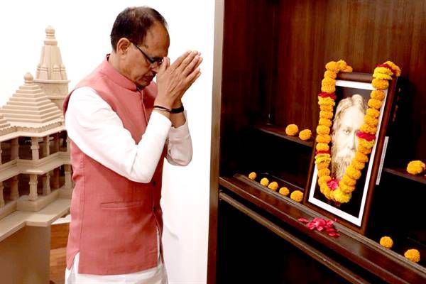 Shri Chouhan pays tribute to poet Ravindranath Tagore on his birth anniversary