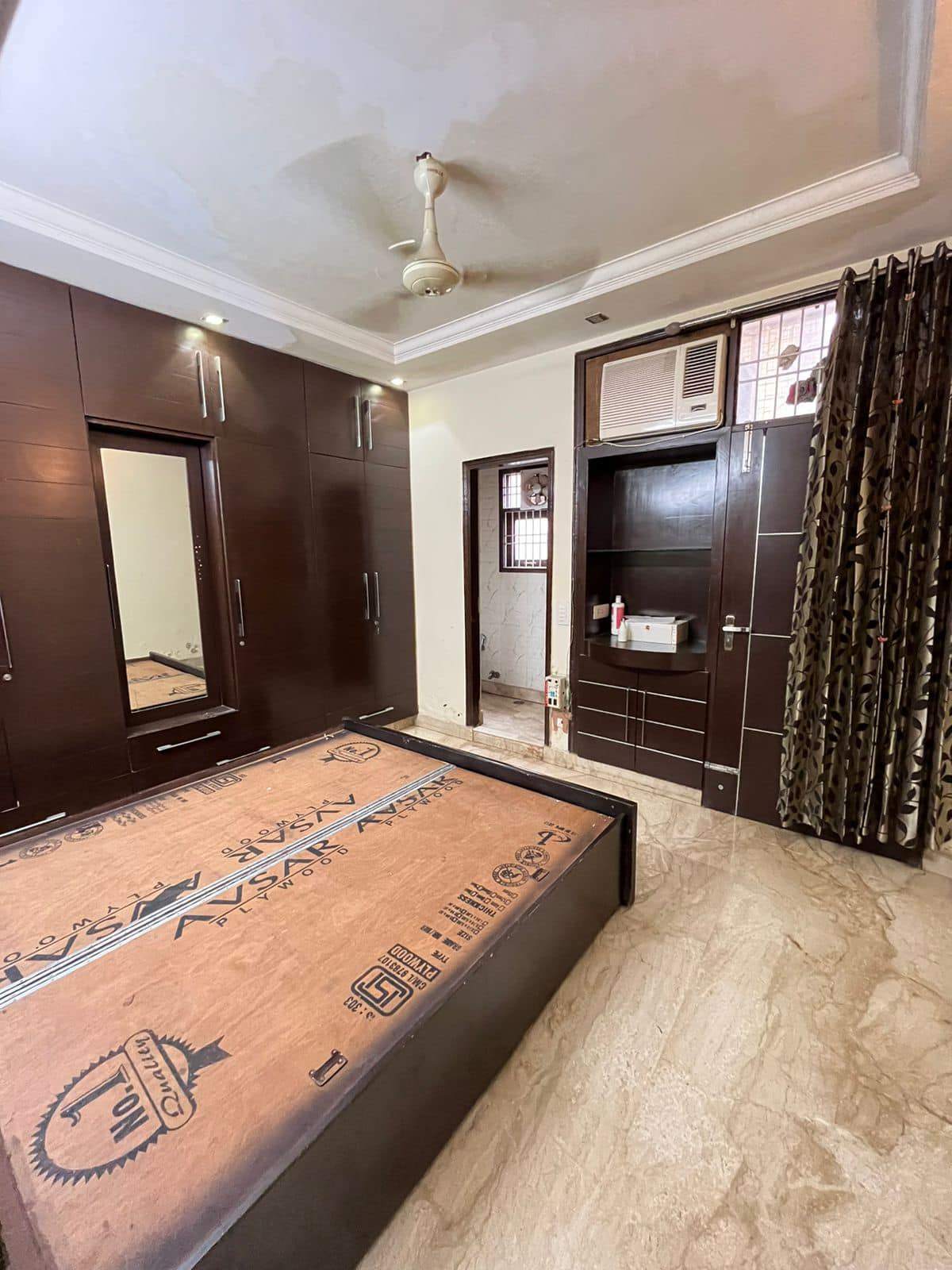 2 Bed/ 2 Bath Rent Apartment/ Flat; 900 sq. ft. carpet area, Furnished for rent @Kalkaji New Delhi