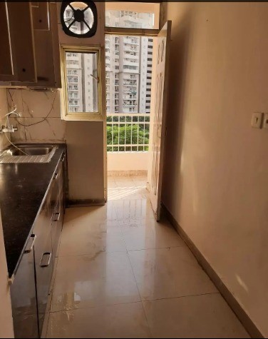 2 Bed/ 2 Bath Rent Apartment/ Flat, Semi Furnished for rent @Supertech capetown sector 74 Noida