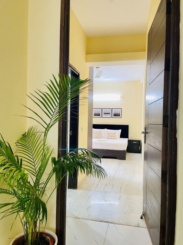 1 Bed/ 0 Bath Rent Apartment/ Flat; 650 sq. ft. carpet area, Furnished for rent @golf course road