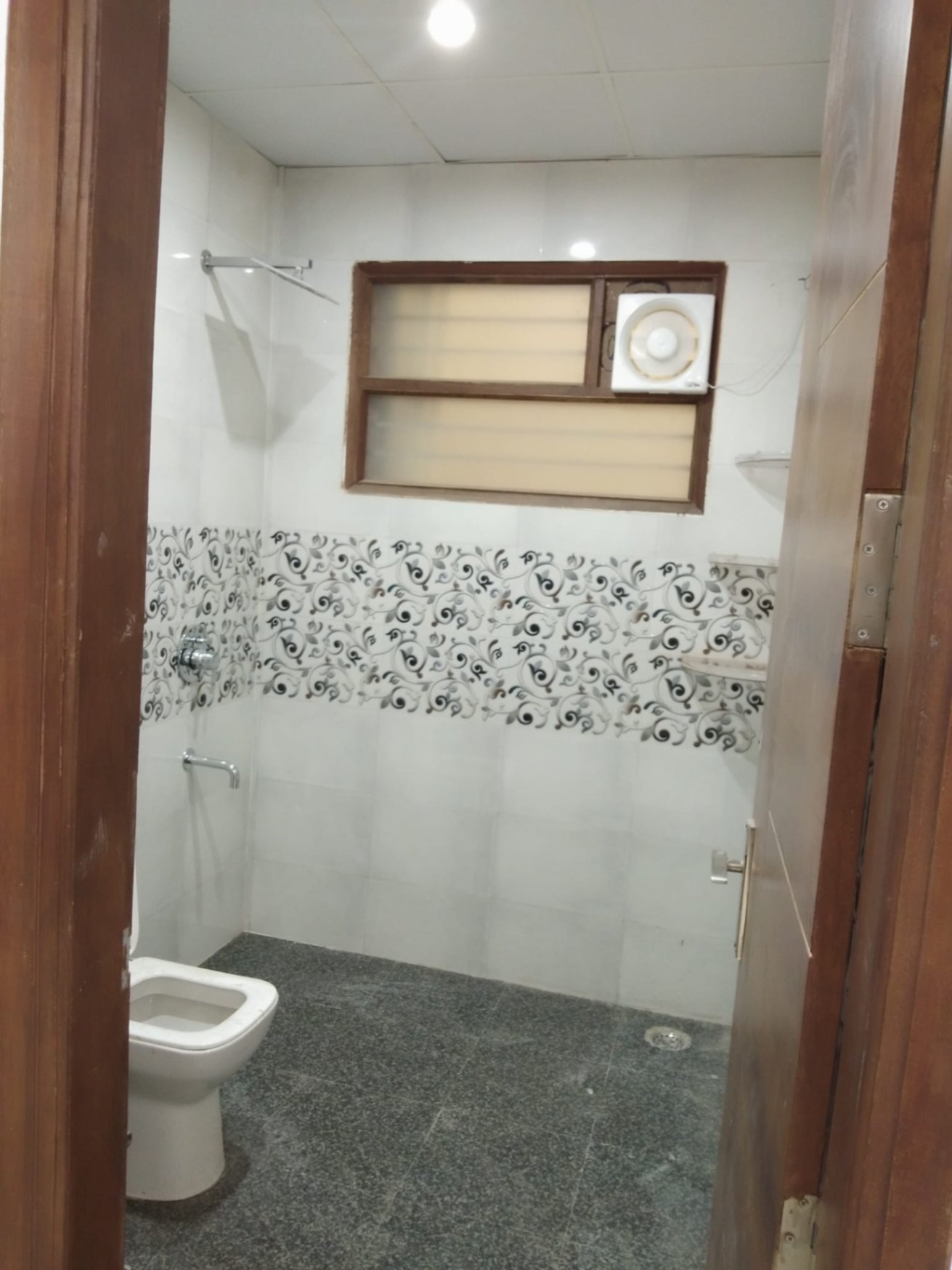 2 Bed/ 2 Bath Sell Apartment/ Flat; 800 sq. ft. carpet area; Ready To Move for sale @Gurgaon Krishna Colony Ashiana Building