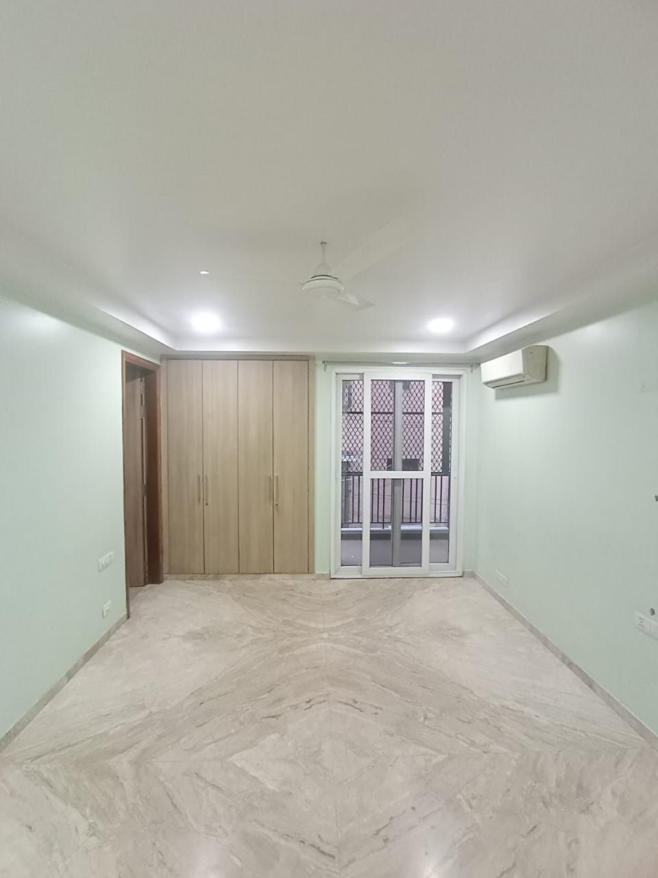 4 Bed/ 4 Bath Rent Apartment/ Flat; 3,150 sq. ft. carpet area, Semi Furnished for rent @East of Kailash New Delhi