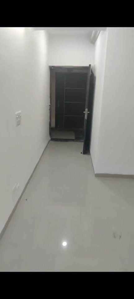 2 Bed/ 2 Bath Rent Apartment/ Flat; 1,370 sq. ft. carpet area, Semi Furnished for rent @Shri radha sky garden, Sector 16b , Greater noida 