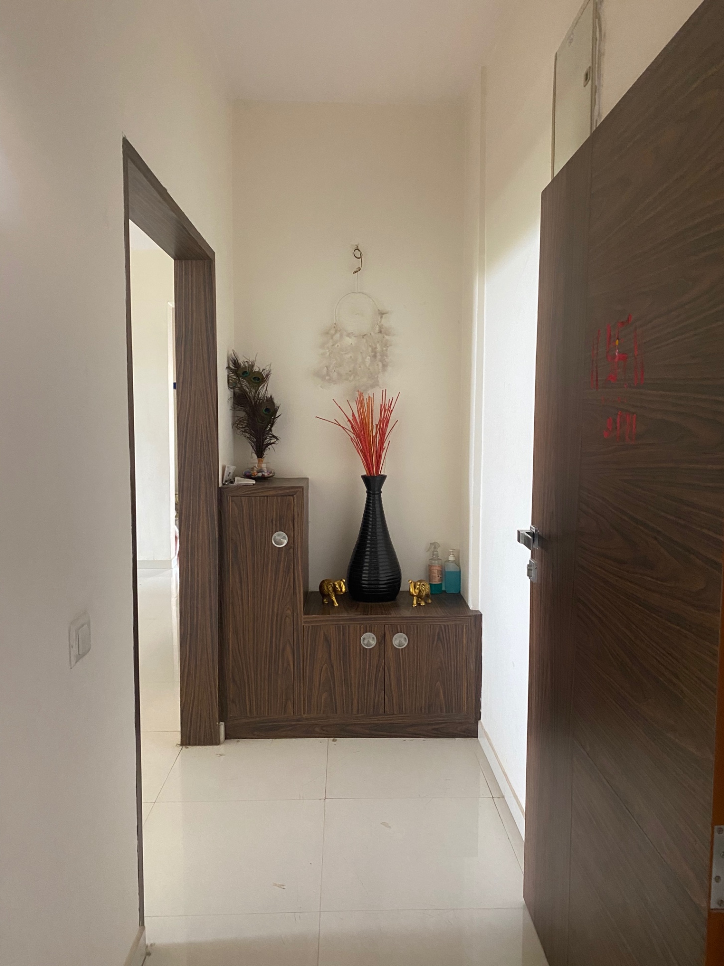 3 Bed/ 3 Bath Rent Apartment/ Flat; 2,300 sq. ft. carpet area, Semi Furnished for rent