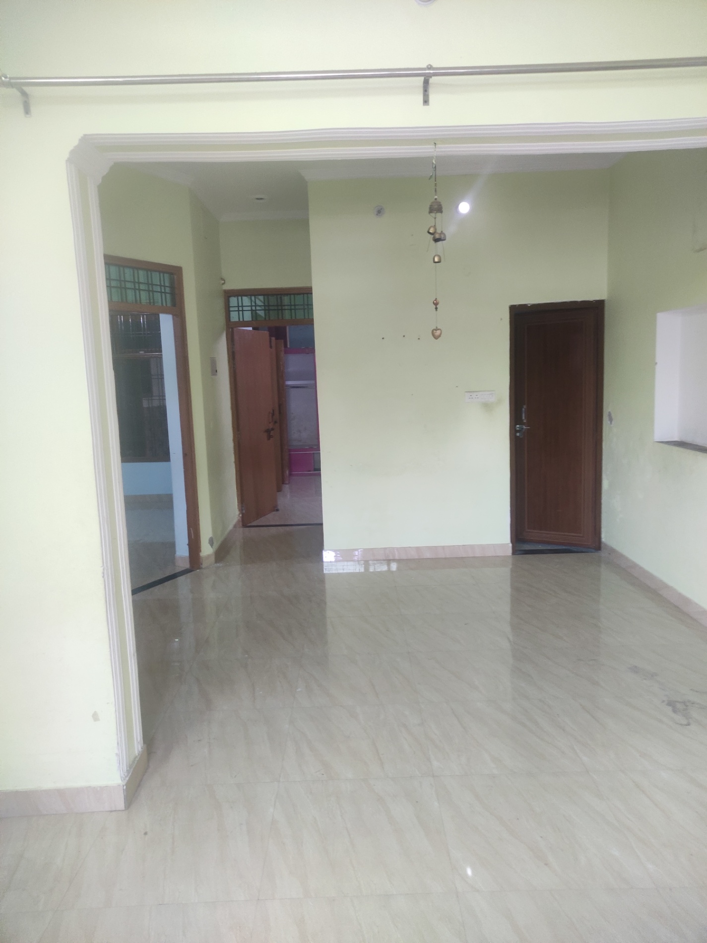 2 Bed/ 2 Bath Rent Apartment/ Flat; 1,100 sq. ft. carpet area, Semi Furnished for rent @Gomti nagar lucknow