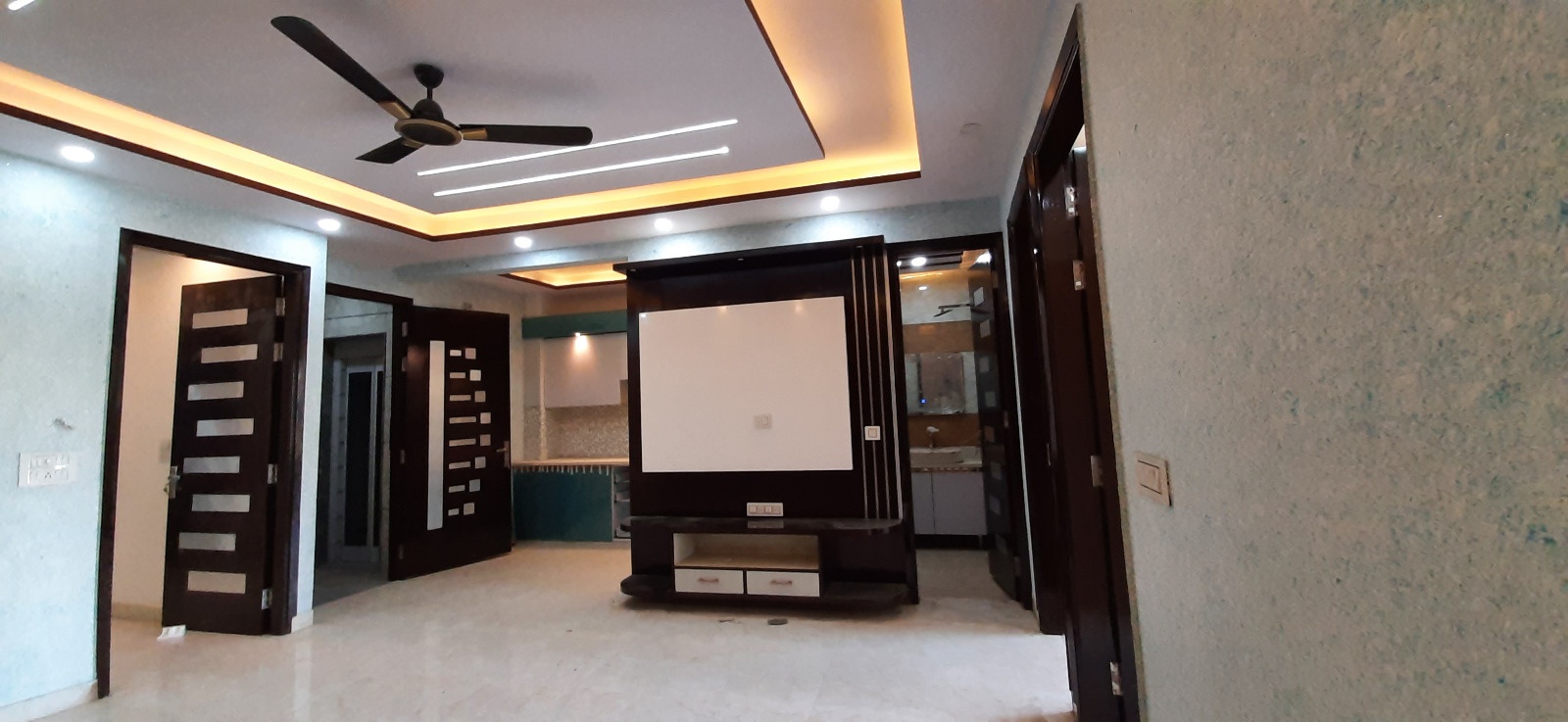 3 Bed/ 4 Bath Sell Apartment/ Flat; 2,025 sq. ft. carpet area; Ready To Move for sale @Gurgaon sector 102
