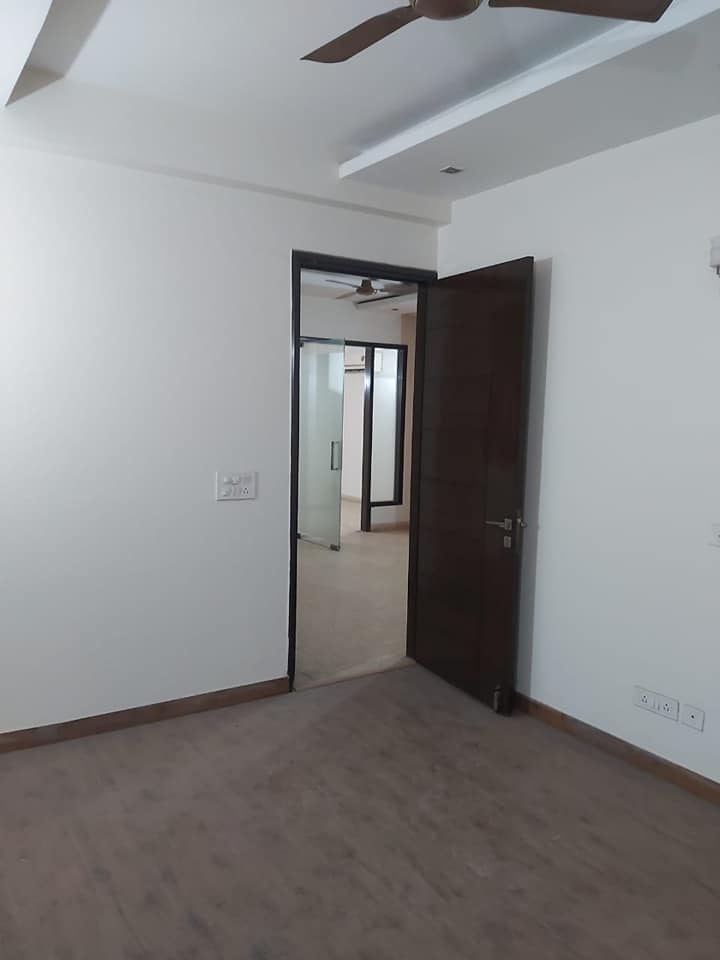 3 Bed/ 3 Bath Rent Apartment/ Flat; 1,850 sq. ft. carpet area, Semi Furnished for rent @Sector 49 ,uppal southend, Low rise complex, very close to golf course ext. Road Gurugram