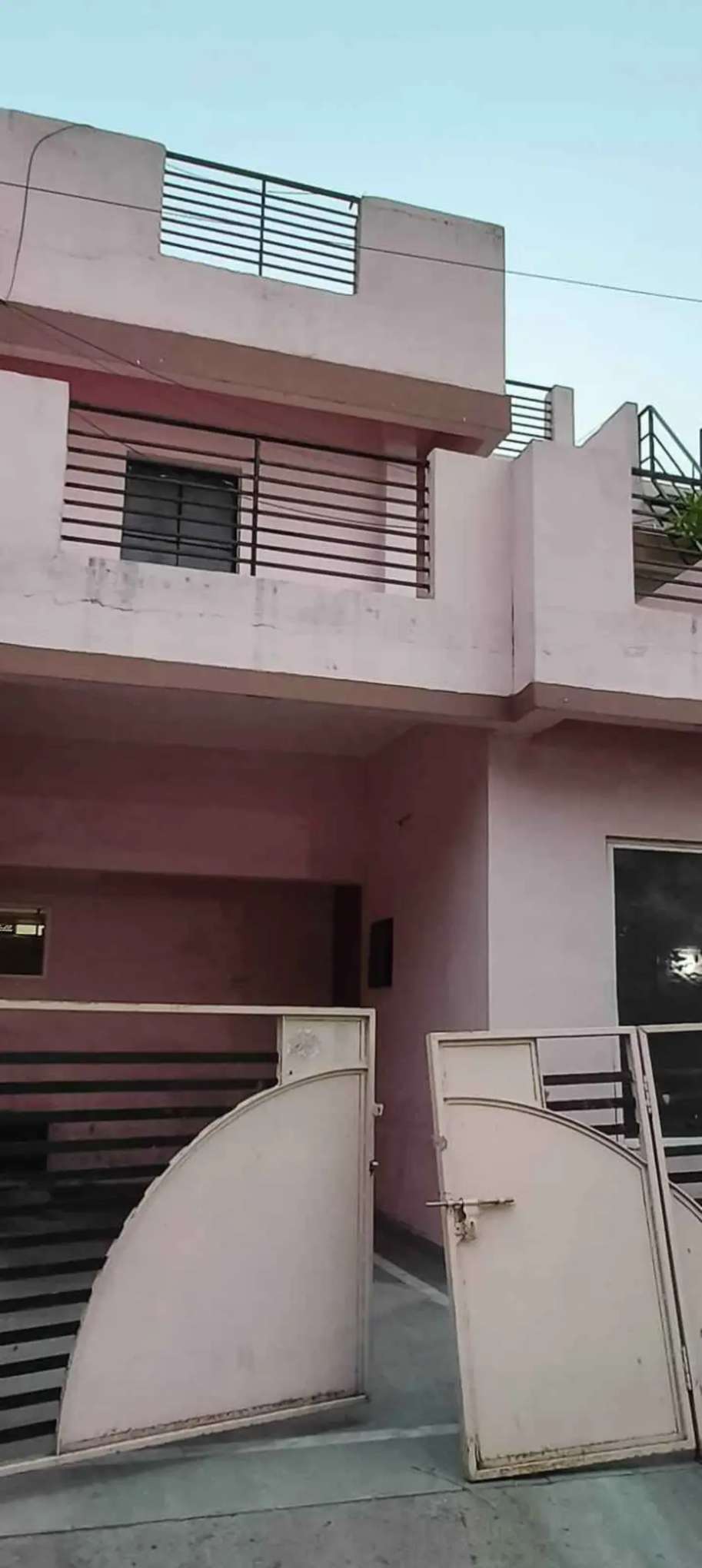 3 Bed/ 3 Bath Sell House/ Bungalow/ Villa; 800 sq. ft. lot for sale @Gate no. 5 ayodhya bypass bhopal