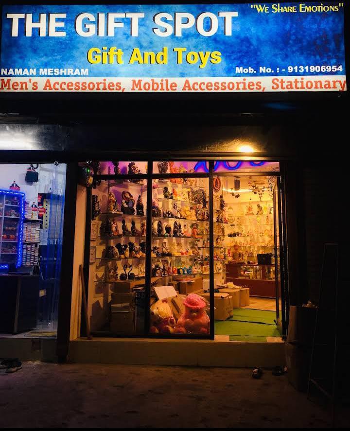 THE GIFT SHOP 