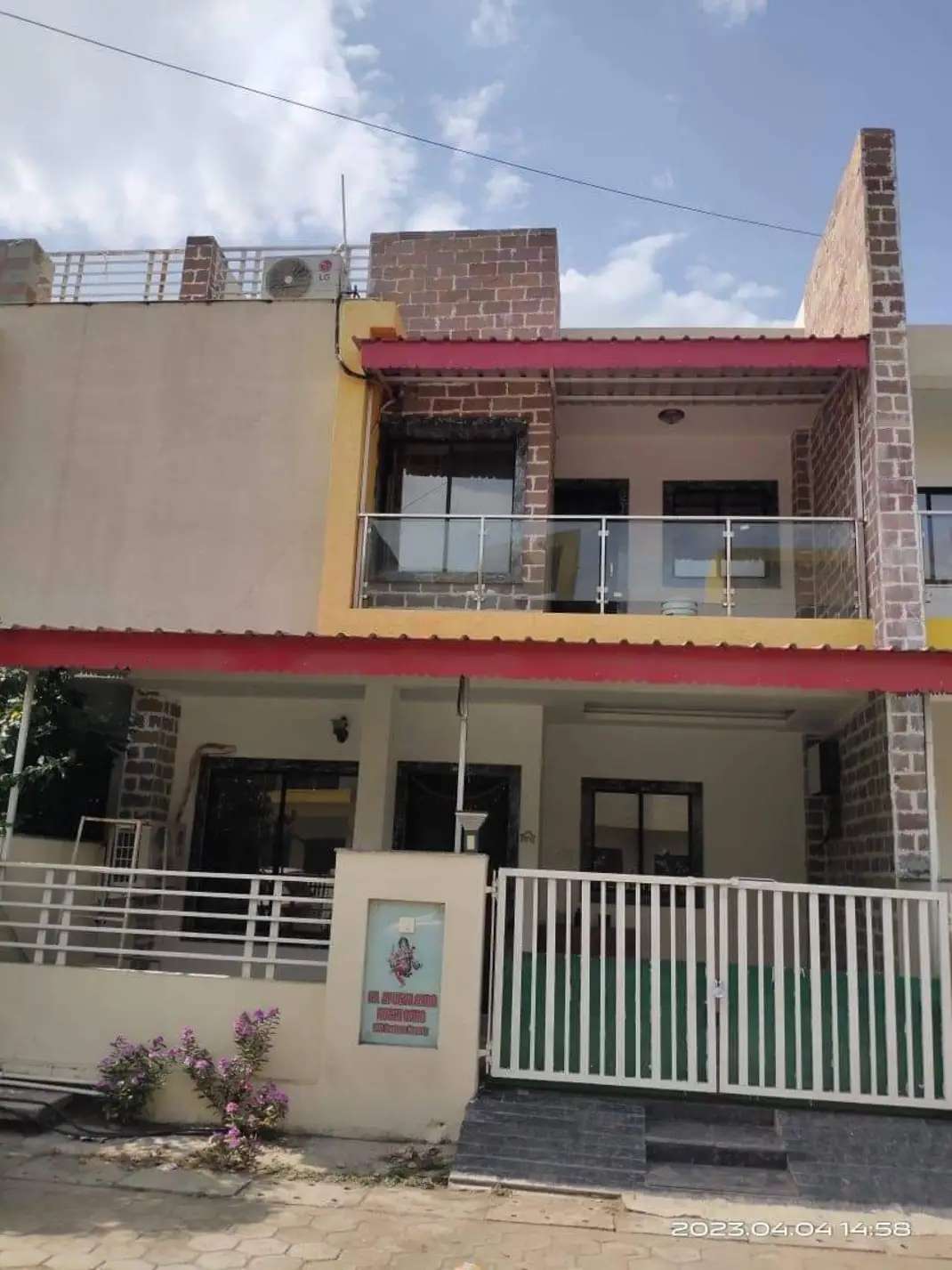 3 Bed/ 3 Bath Sell House/ Bungalow/ Villa; 800 sq. ft. lot; Ready To Move for sale @Hoshangabad road bhopal 
