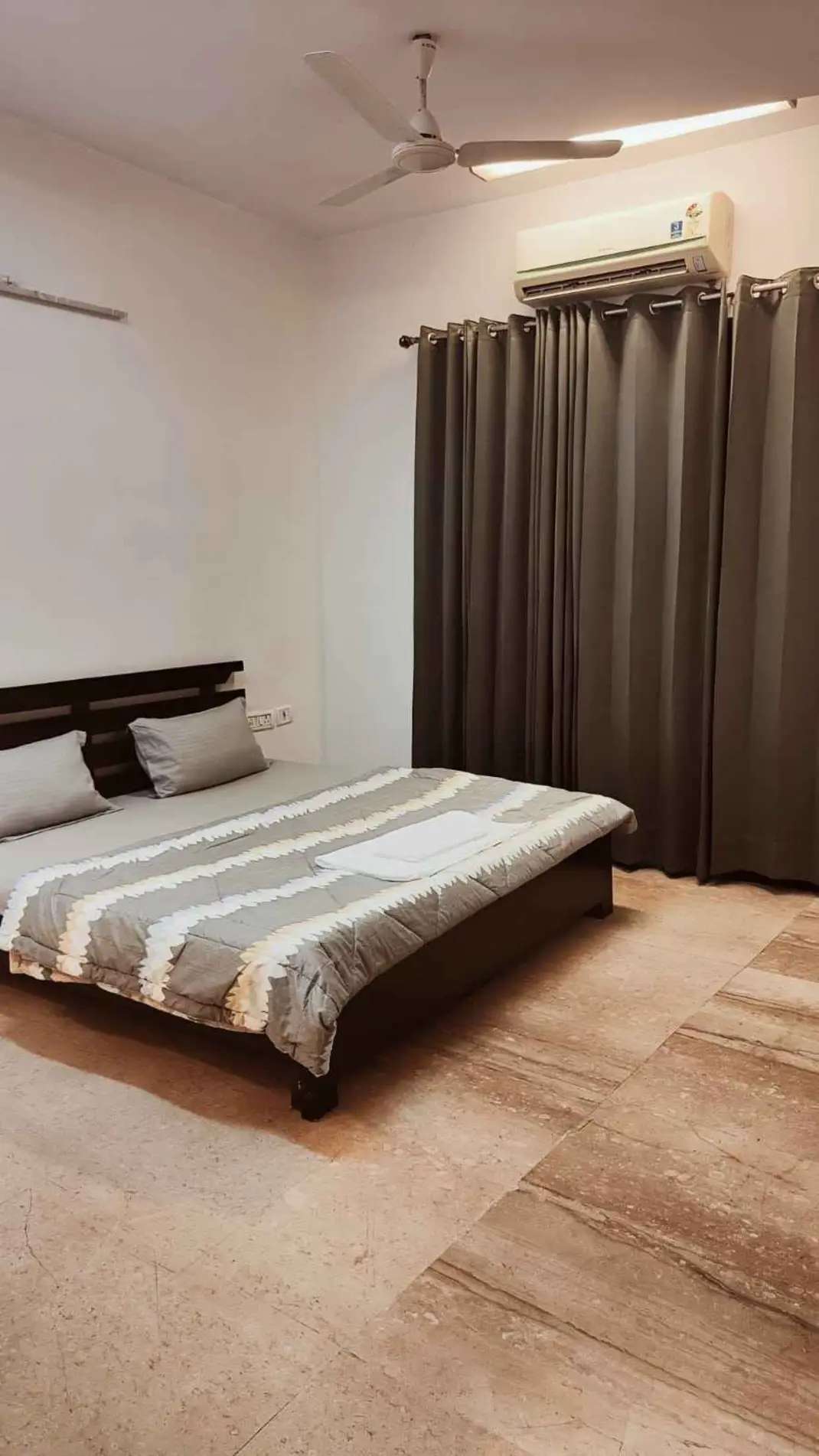 2 Bed/ 3 Bath Rent Apartment/ Flat, Furnished for rent @Sushant lok 1 C block Gurugram 