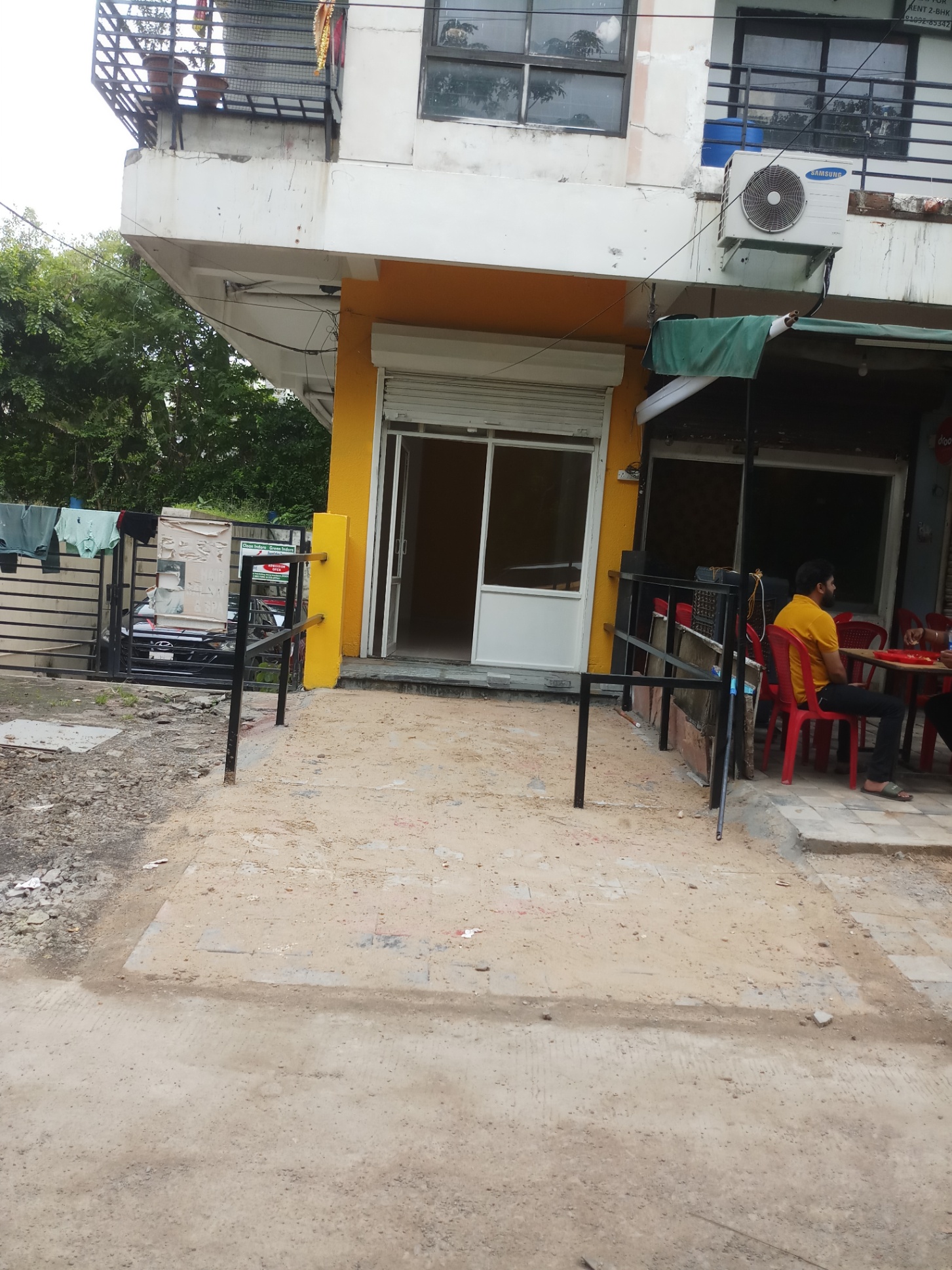 265 sft shop for rent at Sch. no. 94, bombay chemist service road near Bombay hospital square