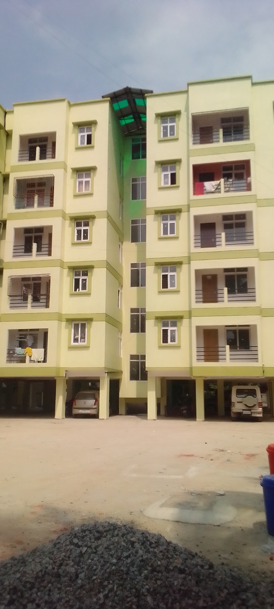 3 Bed/ 3 Bath Sell Apartment/ Flat; 900 sq. ft. carpet area; Ready To Move for sale @Jalukbari to Khanapara road 