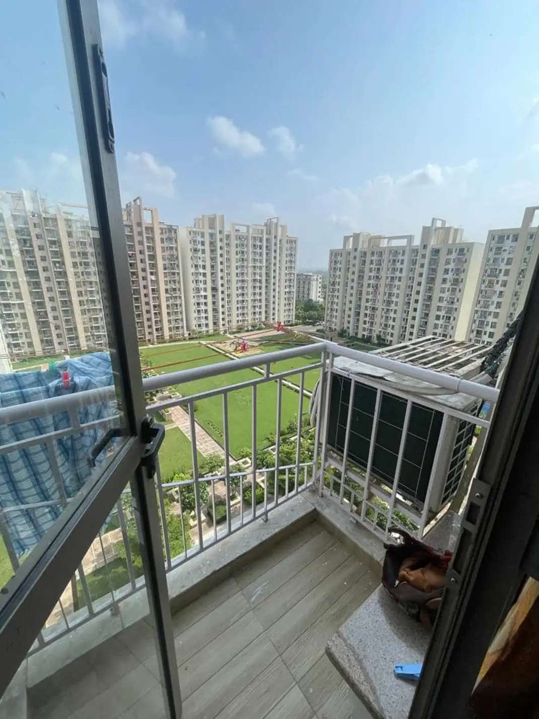 4 Bed/ 4 Bath Rent Apartment/ Flat, Furnished for rent @Sector 33 Gurugram 