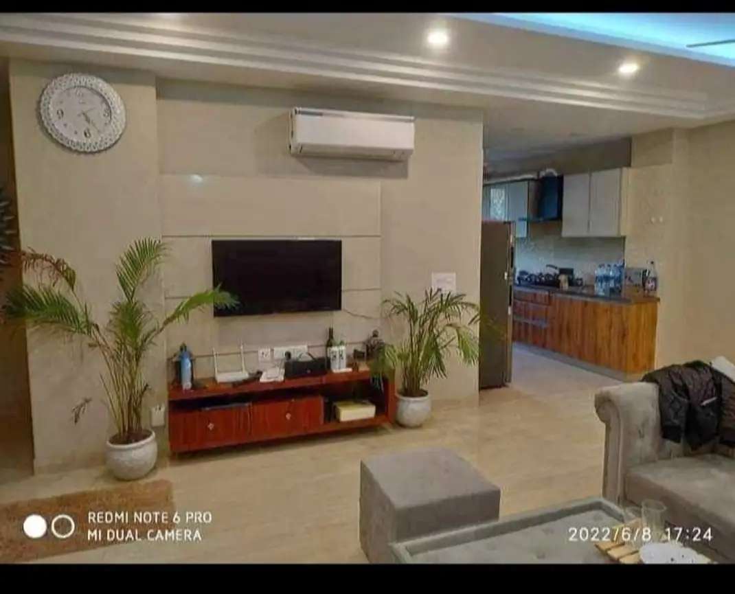 2 Bed/ 2 Bath Rent Apartment/ Flat, Semi Furnished for rent @gaur city 1 greater noida