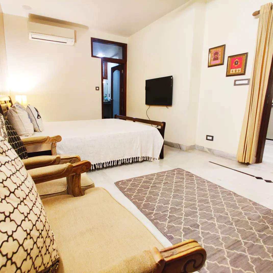 4 Bed/ 4 Bath Rent House/ Bungalow/ Villa, Furnished for rent @Vasant kunj sector c-6 new Delhi 