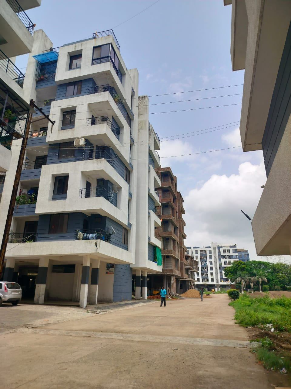 2 Bed/ 2 Bath Sell Apartment/ Flat; 641 sq. ft. carpet area; Ready To Move for sale @Nearby Medicaps university in rau 