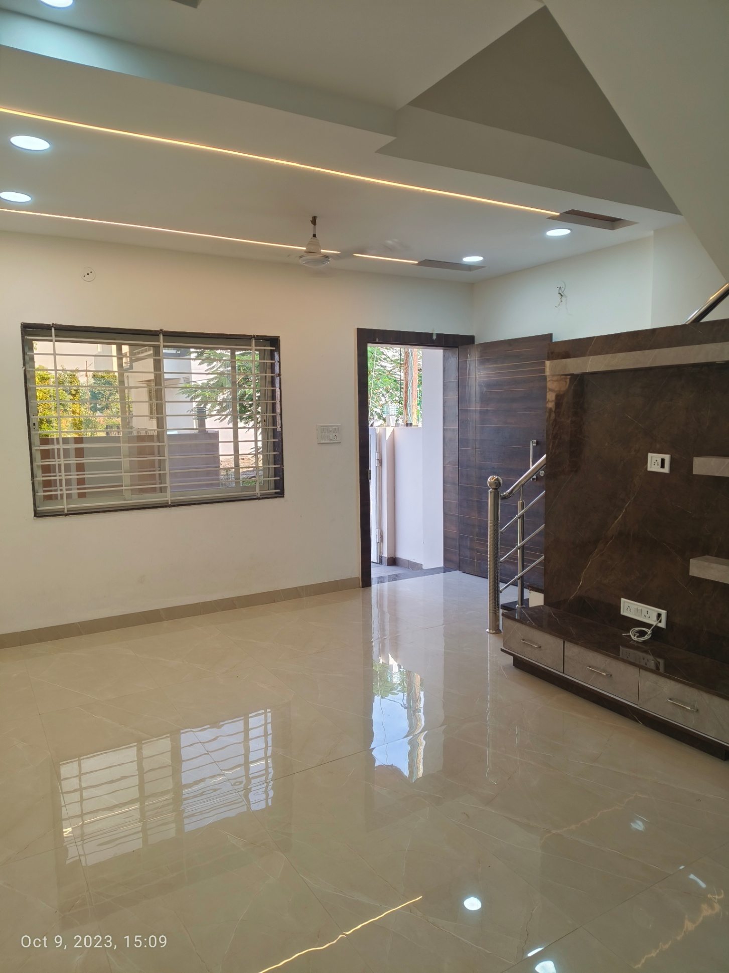 4 Bed/ 4 Bath Sell House/ Bungalow/ Villa; 600 sq. ft. carpet area; 600 sq. ft. lot for sale @D Mart Nipania