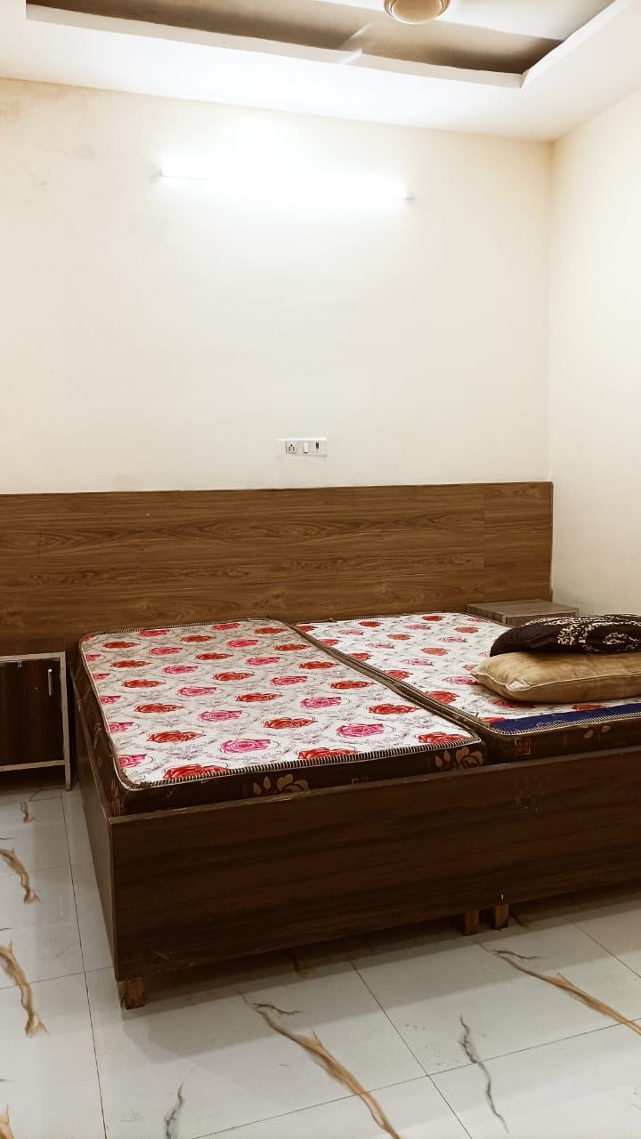 1 Bed/ 1 Bath Rent Apartment/ Flat; 340 sq. ft. carpet area, Furnished for rent @Sushant lok 1 e block