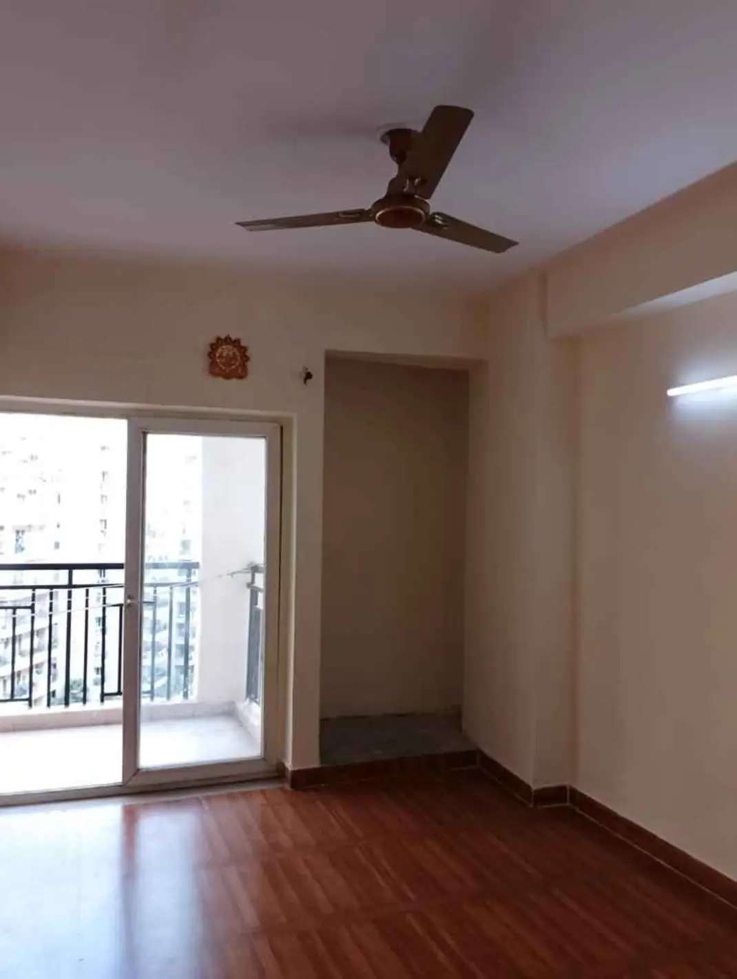 3 Bed/ 3 Bath Sell Apartment/ Flat; 1,250 sq. ft. carpet area; Ready To Move for sale @Sector 16 c noida extension 