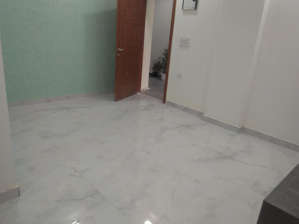 3 Bed/ 3 Bath Rent House/ Bungalow/ Villa, Semi Furnished for rent @sector 44 noida