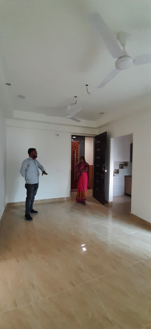 2 Bed/ 2 Bath Rent Apartment/ Flat, Semi Furnished for rent @Gaur City 2 Noida