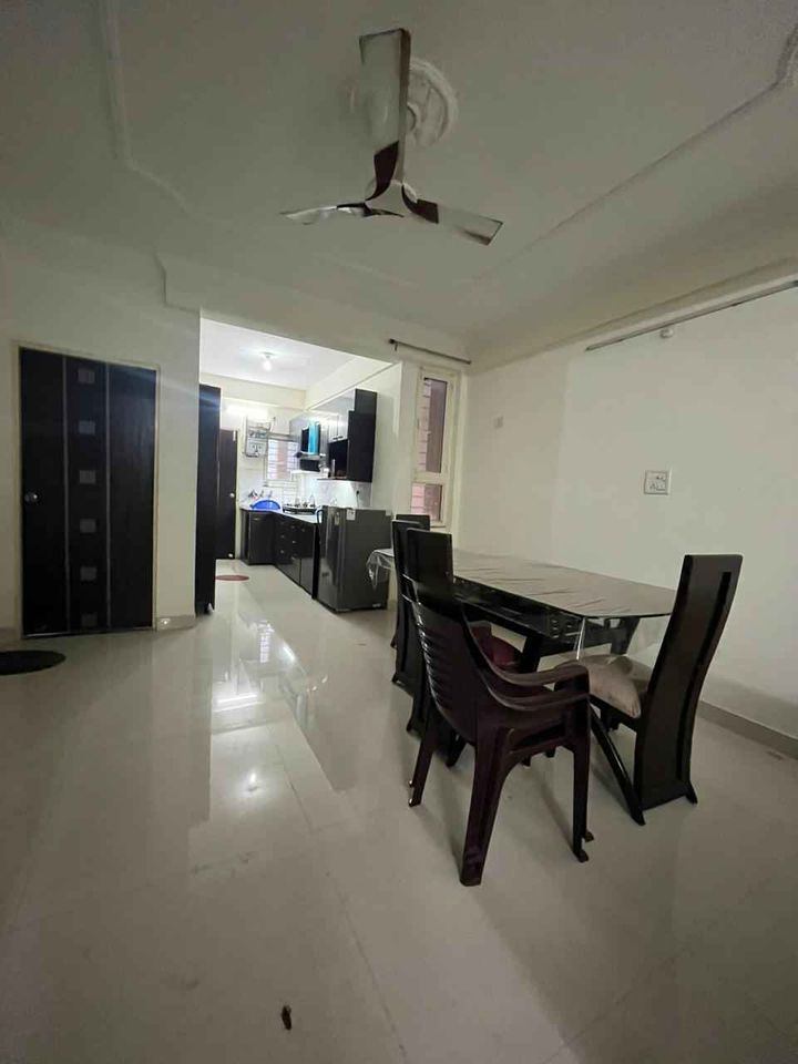 3 Bed/ 3 Bath Rent Apartment/ Flat, Semi Furnished for rent @Hoshangabad road bhopal