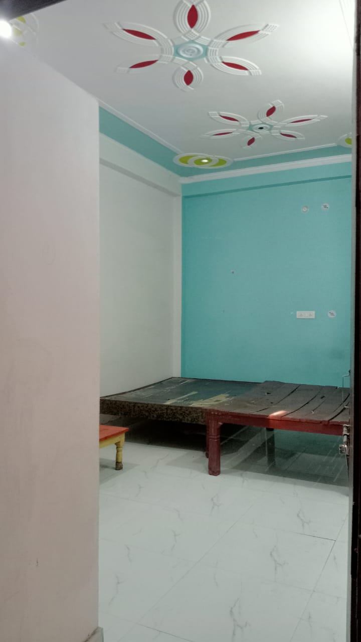 2 Bed/ 1 Bath Rent House/ Bungalow/ Villa; 1,300 sq. ft. carpet area, Semi Furnished for rent @Gayatri Vihar colony near Baba Hospital 