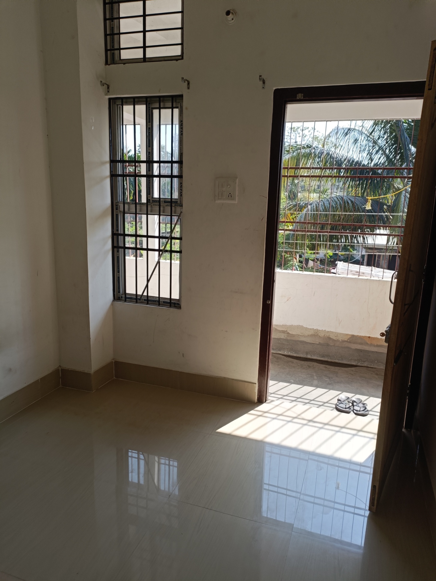 2 Bed/ 1 Bath Rent Apartment/ Flat; 1,050 sq. ft. carpet area, UnFurnished for rent @Sixmile, FAA Nagar Puronabosti, Byland no-1 Rodali path, House no 15.