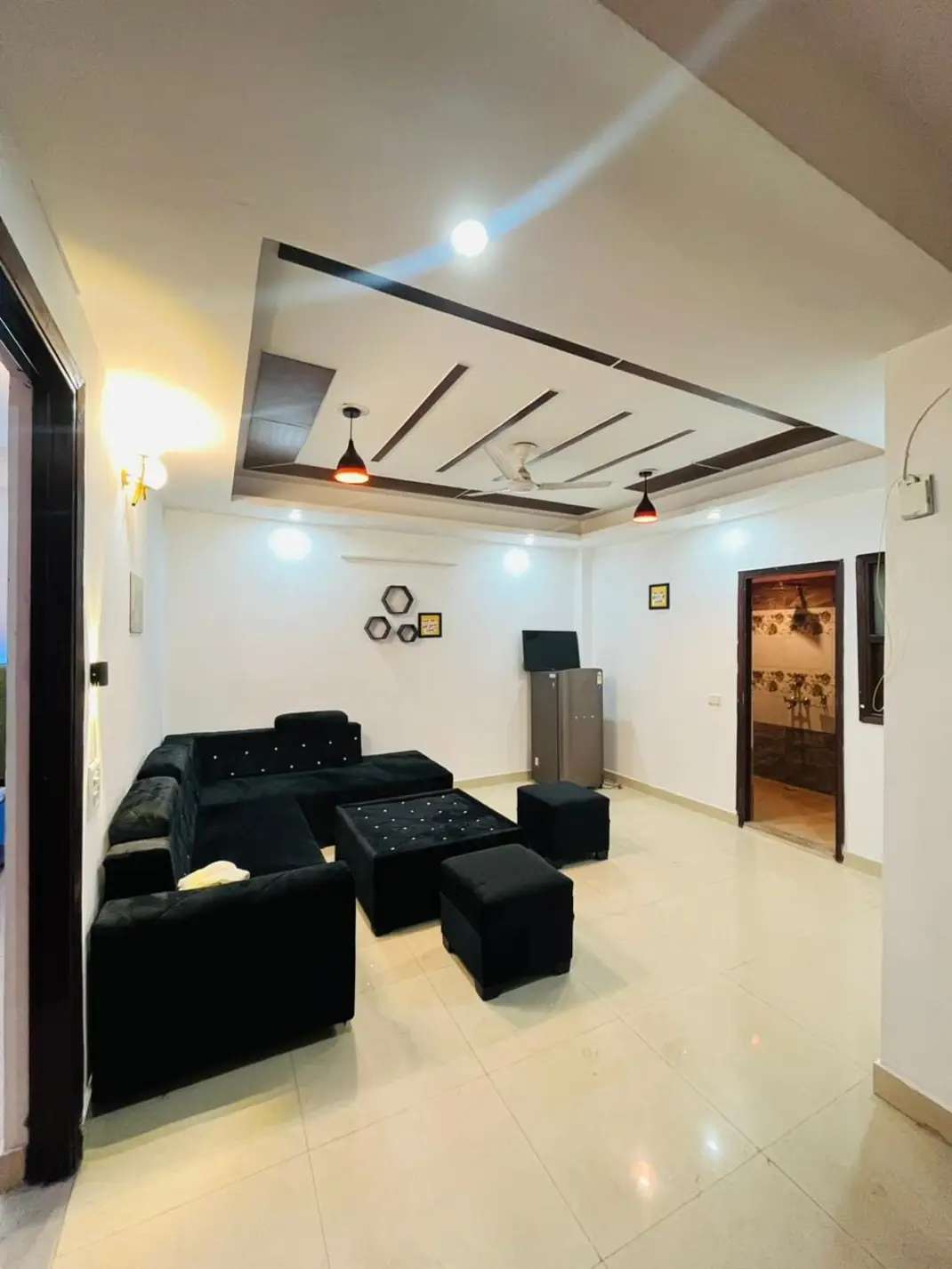 2 Bed/ 2 Bath Rent Apartment/ Flat, Furnished for rent @Saket new delhi