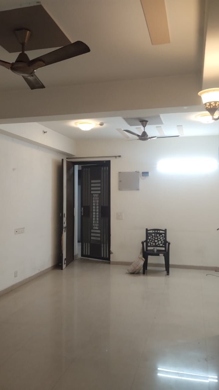 3 Bed/ 3 Bath Sell Apartment/ Flat; 1,380 sq. ft. carpet area; Ready To Move for sale @Noida Extension sector 16b Noida