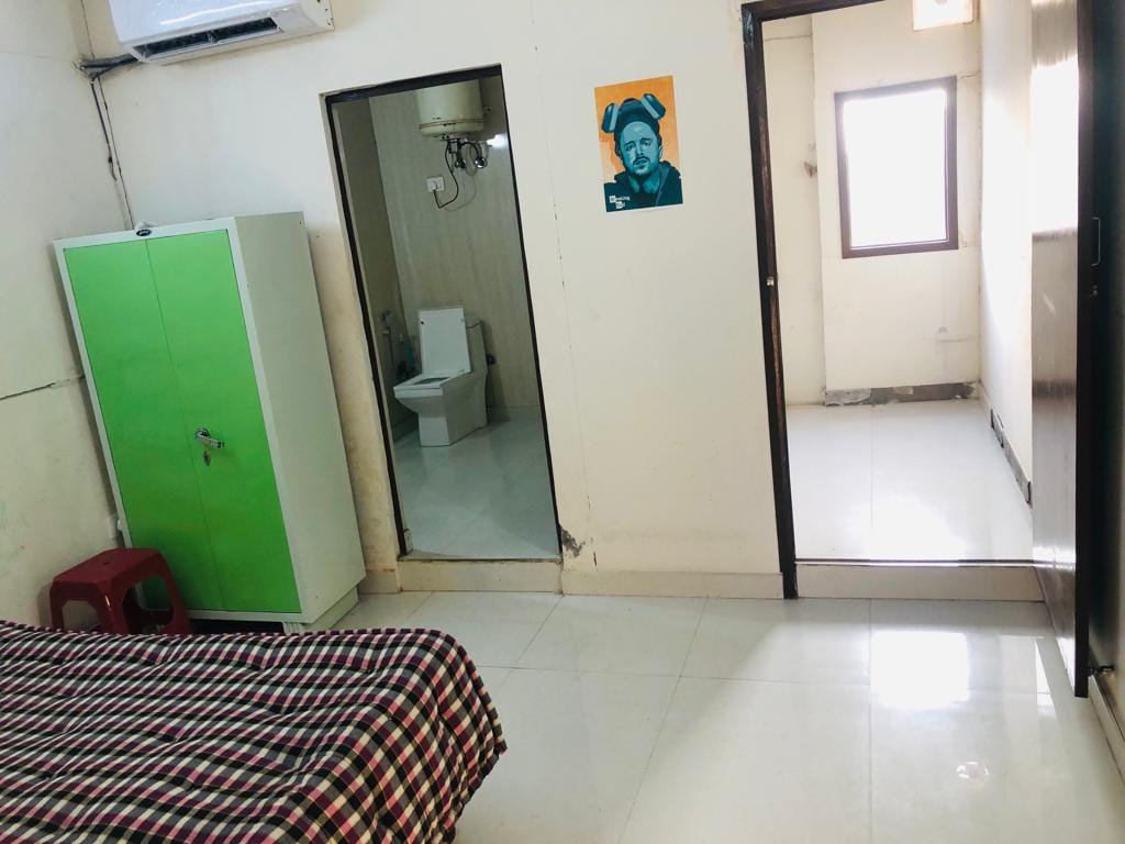 1 Bed/ 1 Bath Rent Apartment/ Flat, Semi Furnished for rent @Sector 19 Noida