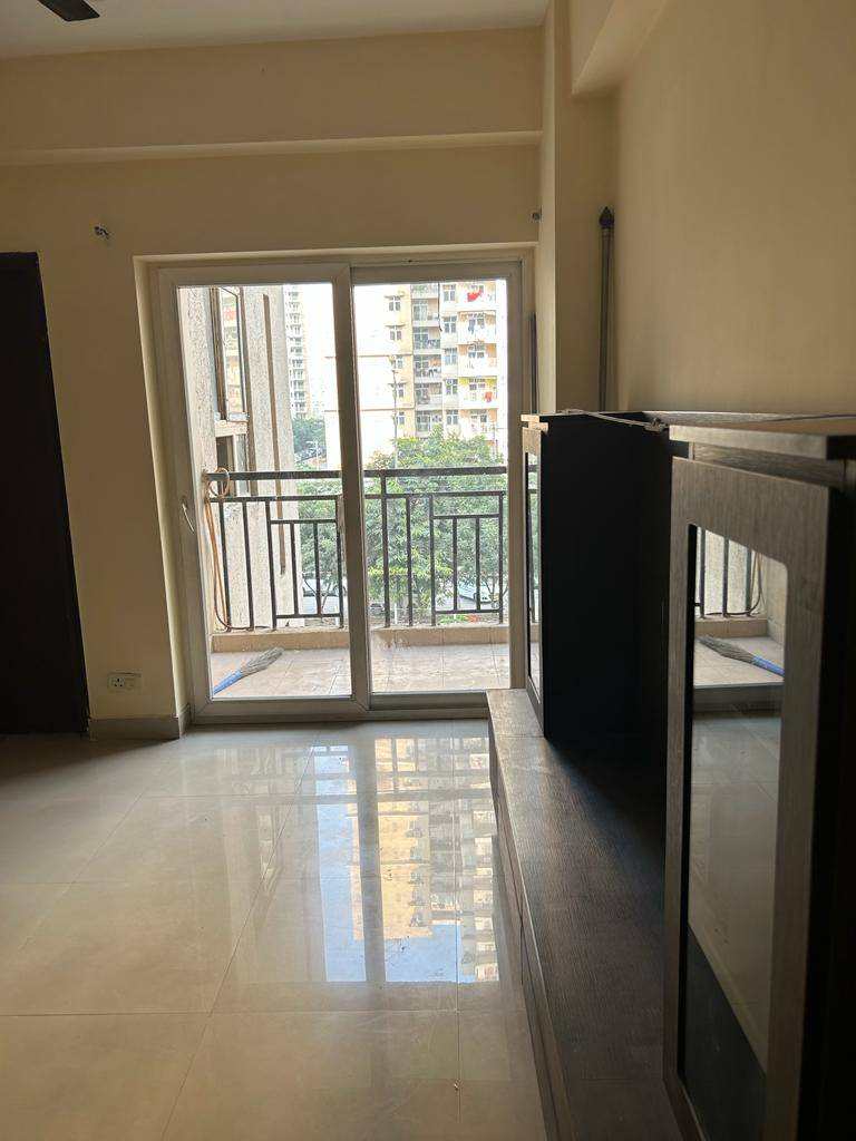 3 Bed/ 2 Bath Rent Apartment/ Flat; 1,250 sq. ft. carpet area, Semi Furnished for rent @Noida Extension 