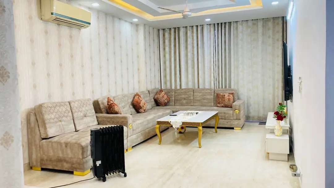 3 Bed/ 2 Bath Rent Apartment/ Flat, Furnished for rent @Shivalik new Delhi 