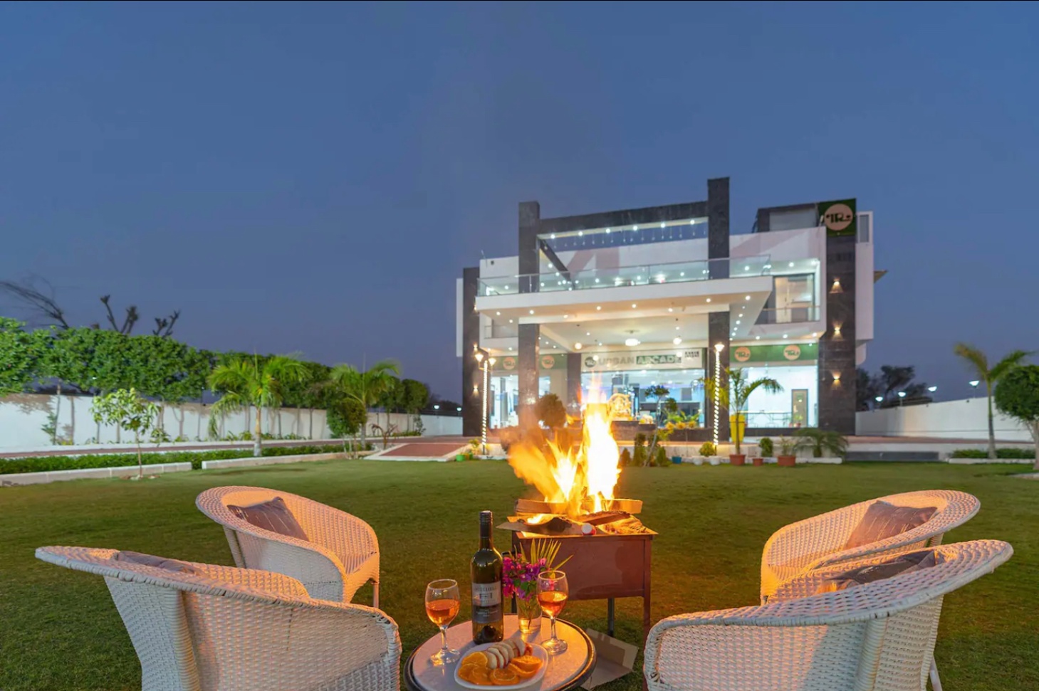 5+ Bed/ 5+ Bath Rent House/ Bungalow/ Villa; 20,000 sq. ft. carpet area, Furnished for rent @Jaipur