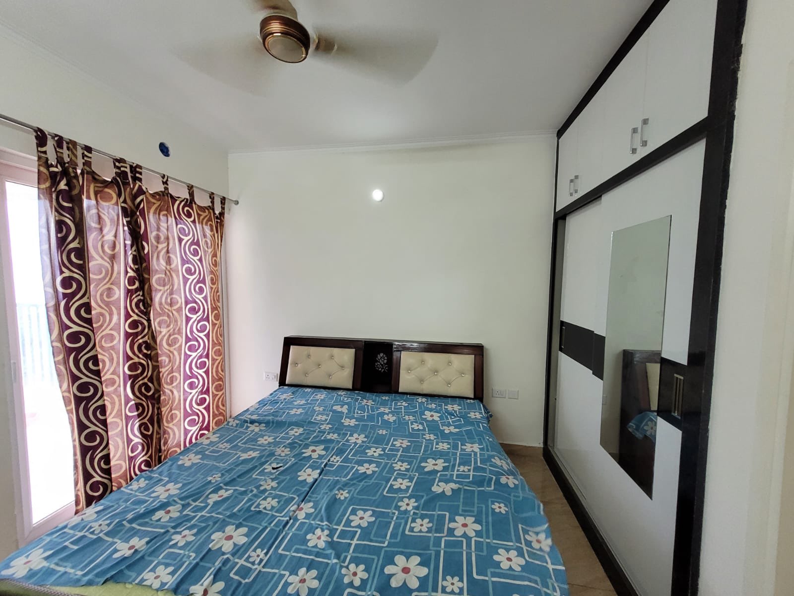2 Bed/ 2 Bath Rent Apartment/ Flat; 1,000 sq. ft. carpet area for rent @Gautam buddha nagar 